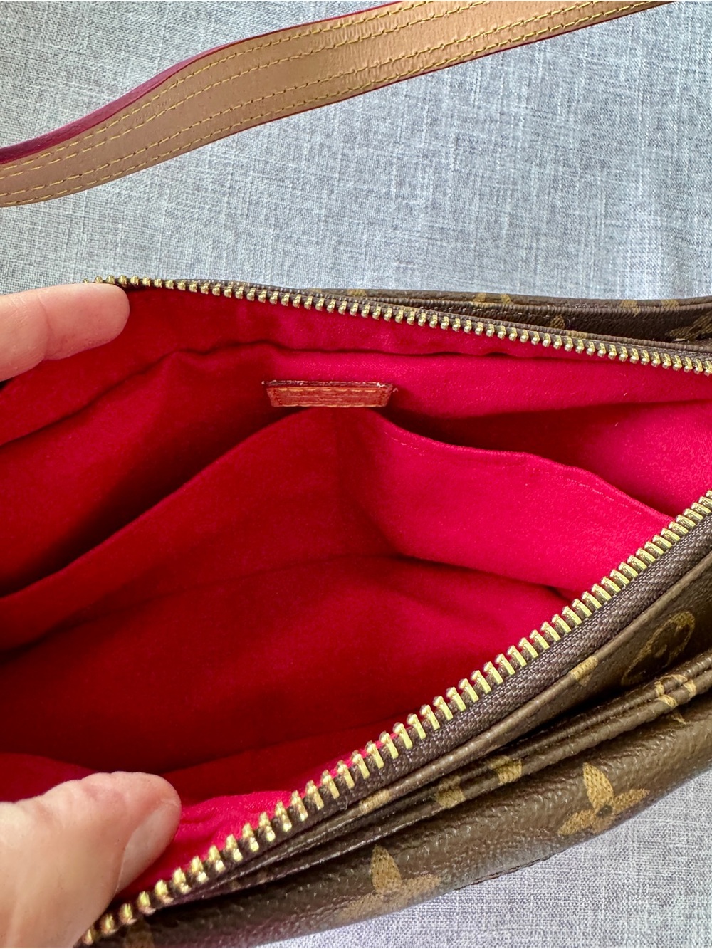 Louis Vuitton Style Monogram Shoulder Bag - Picture 5 of 6